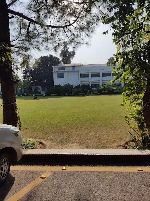 Iqra University - Islamabad Campus (IUIC) Picture 1