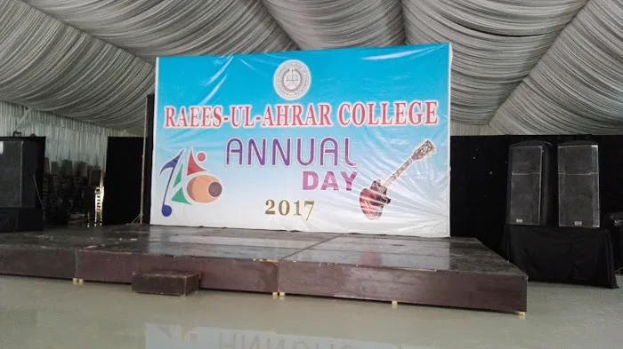 Raees-ul-Ahrar College of Commerce Picture 4