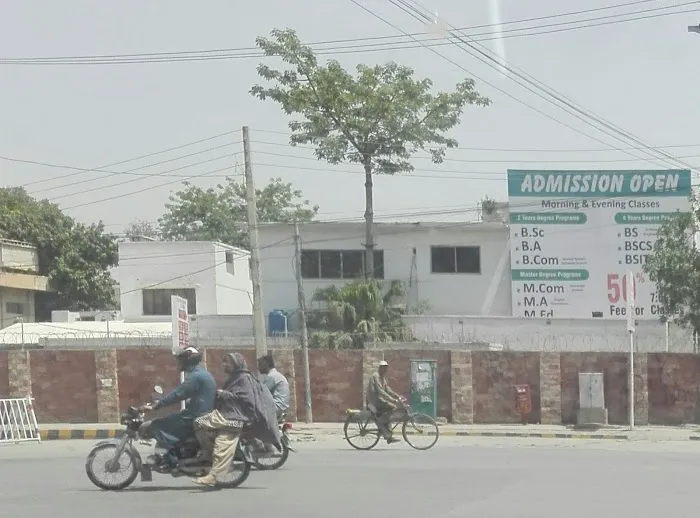 Raees-ul-Ahrar College of Commerce Picture 5