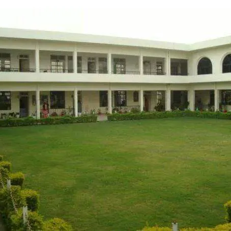 Islamabad Model College for Girls F-10/2 Picture 1