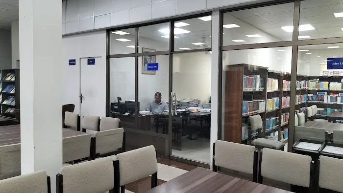 Library of Foundation Uni Picture 4