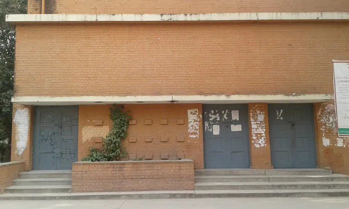 Auditorium Windows in Gordon College Picture 2