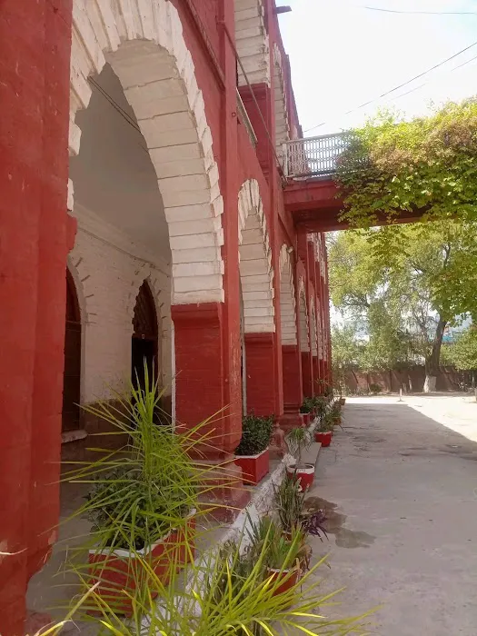 Bridge between two blocks, Gordon College Picture 1