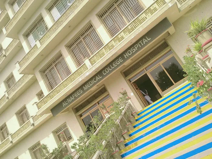 Al Nafees Medical College Picture 7