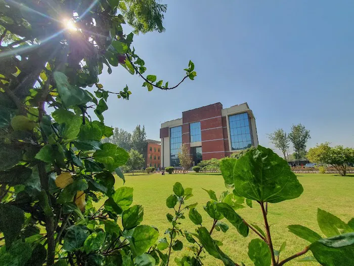 Shaheed Zulfikar Ali Bhutto Institute of Science and Technology Picture 7