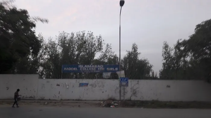 Islamabad Model College for Girls G-10/2 Picture 2