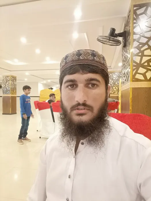 Hafiz yaseen Quran academy Picture 5
