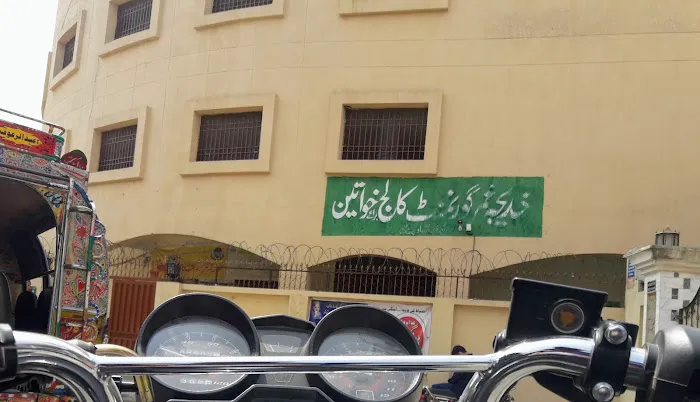 Khadija Umar associate college For Girl گورئمنٹ خدیجہ عمر اسیوسی ایٹ کالج (خواتین) Picture 9