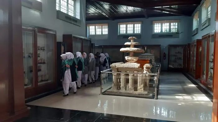 Wings Model Schooland College For Girls Picture 1