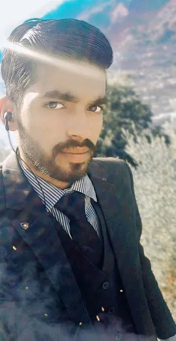 Mia Back home Picture 1