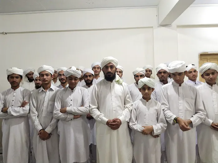 Jamiatul Madina for boys (Faizan e eshq e Rasool) Picture 2