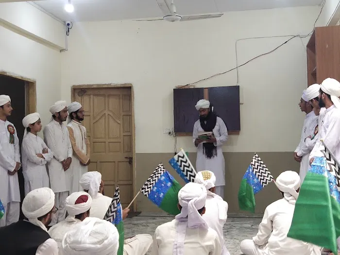 Jamiatul Madina for boys (Faizan e eshq e Rasool) Picture 1