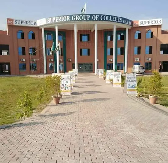SUPERIOR COLLEGE PHALIA Picture 2
