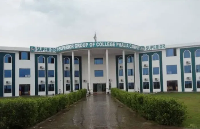 SUPERIOR COLLEGE PHALIA Picture 3
