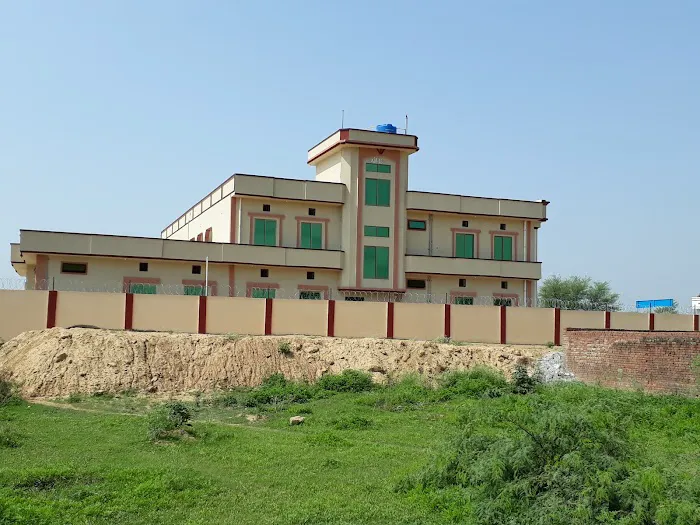 Fatima Jinnah Ideal College For Girls Picture 4