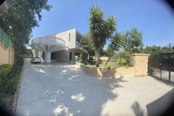 Finura College of International Studies Picture 2