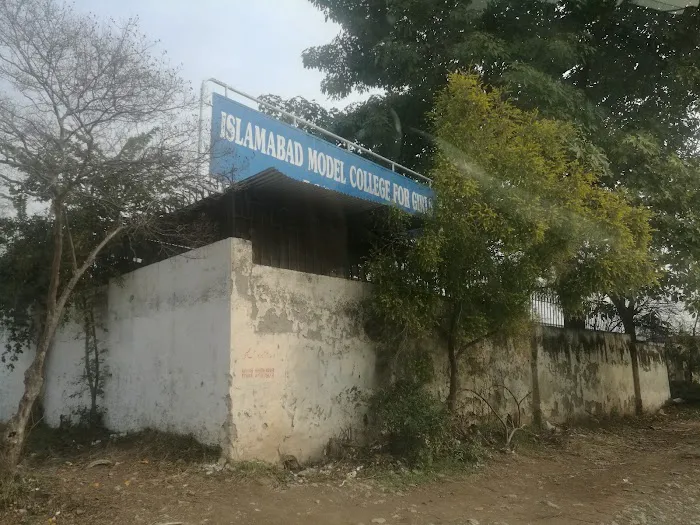 Islamabad Model College for Girls F-8/1 Picture 2