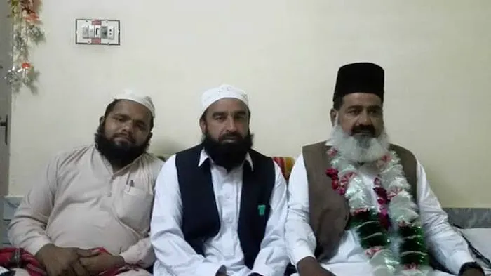 Darbar E Aaliya Syed Rahmat Ali (Dara Al Aloum Anayt ul Quran) Picture 1