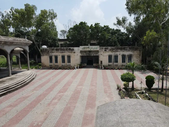GOVT. Degree College (Female) Kunjah Picture 2