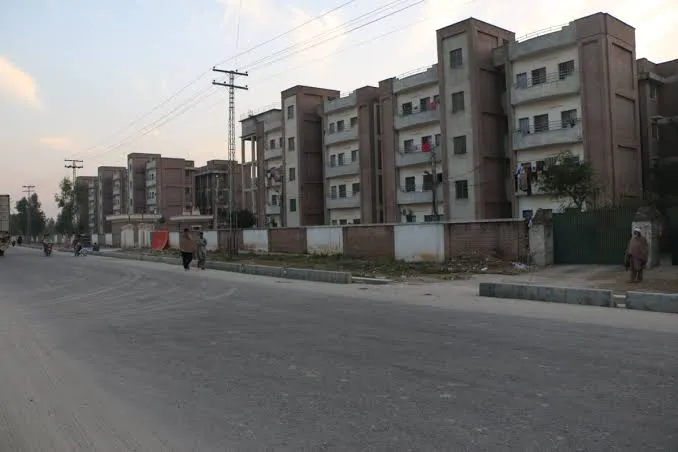 Labour Colony,1152 Family Flats,Gadoon Amazai. Picture 7