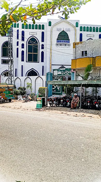 Jamia Tul Madina DINGA جامعۃ المدینہ للبنین دعوت اسلامی Picture 1