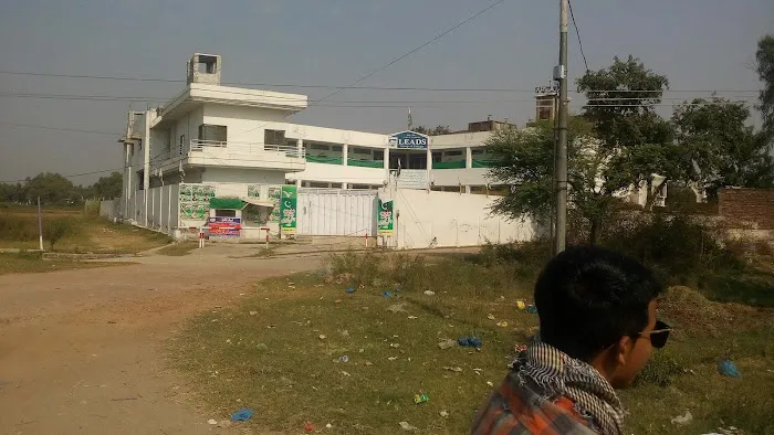 Leads college Picture 3