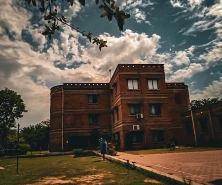 The Hunar Foundation SDAMKTI Kharian Technical Institute