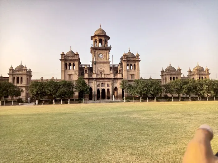 Islamia Collegiate School Picture 1