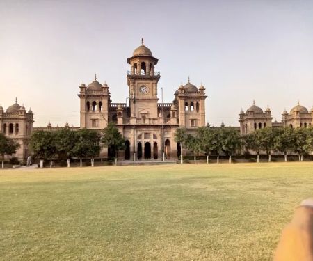 Islamia Collegiate School