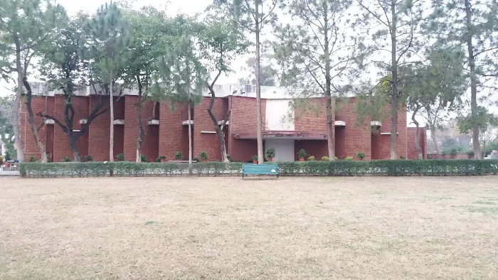 Islamabad Model college for Girls Post Graduate Margla F-7/4 Picture 10