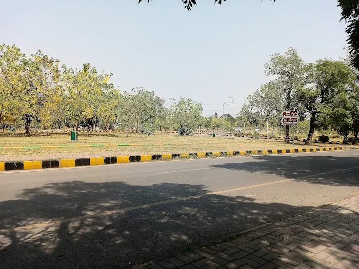 Islamabad Model college for Girls Post Graduate Margla F-7/4 Picture 1