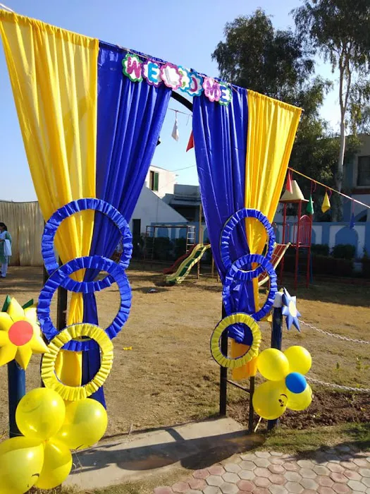 Dar-e-Arqam Girls College Bhalwal Picture 1