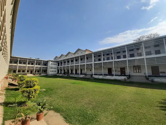 Pakistan Forest Institute (PFI), Peshawar Picture 2