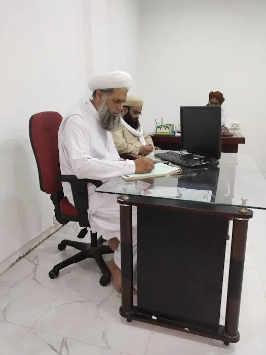 Madrasa tul madina faizan e madina gujrat Picture 4