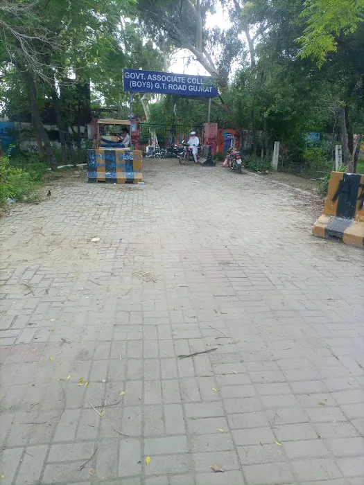 (236) Govt. Associate College For Boys, GT Road Gujrat Picture 4
