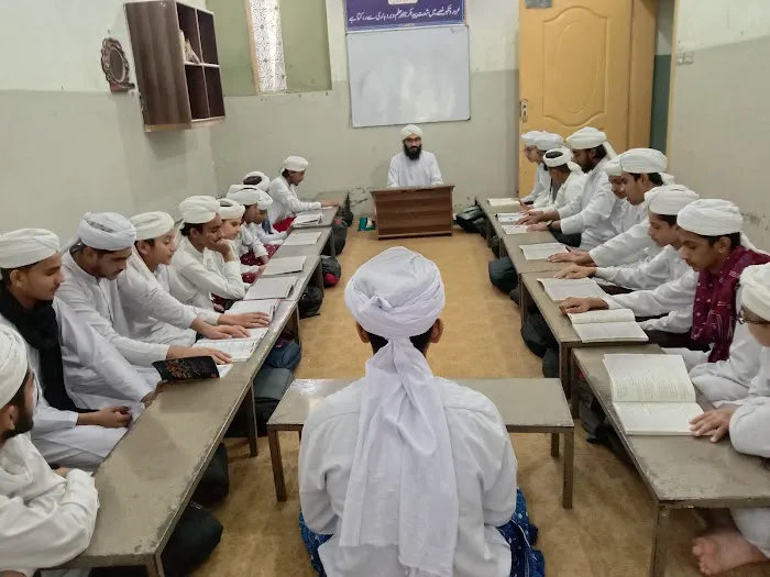 Jamya tul Madina Faizan-e-islam Picture 6
