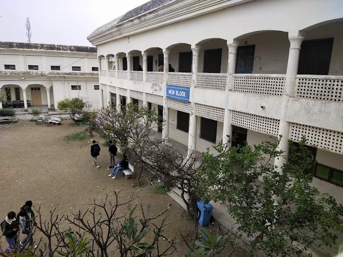 University of Gujrat Marghzar Campus Picture 3
