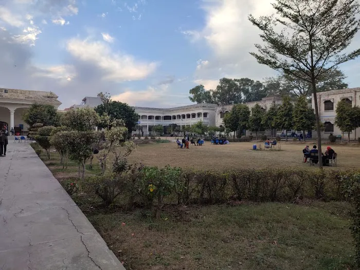 University of Gujrat Marghzar Campus Picture 9