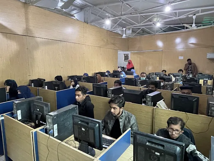 PSGD01- Virtual University, Club Road Campus, Sargodha Picture 2