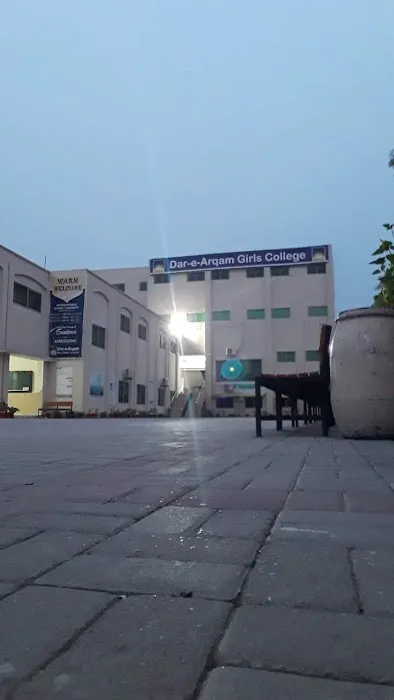 Dar-e-Arqam Girls College Picture 4