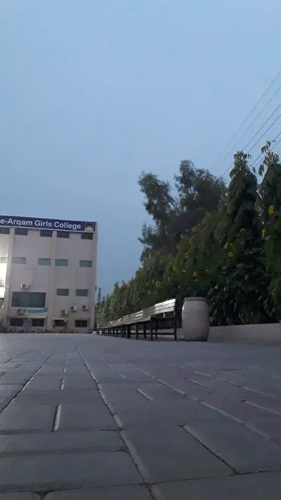 Dar-e-Arqam Girls College Picture 1