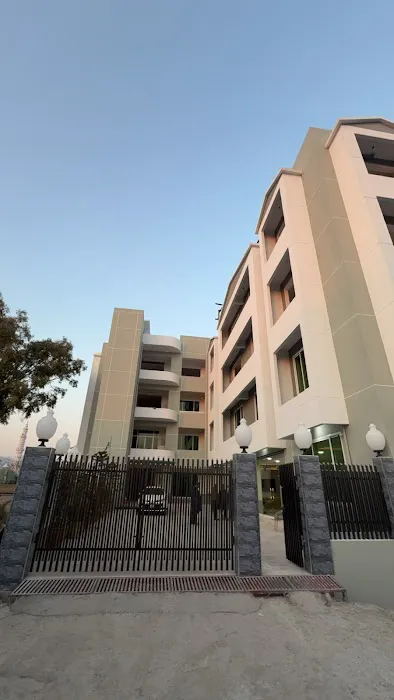 Mehvarz Global University School & College Picture 3