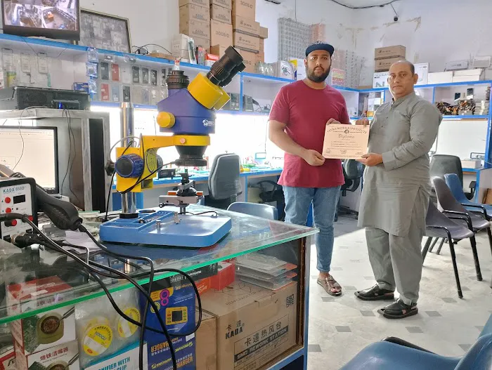 Links Mobile Repairing Institute Picture 2