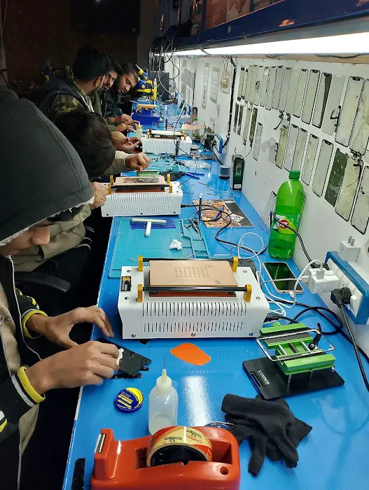 Links Mobile Repairing Institute Picture 4