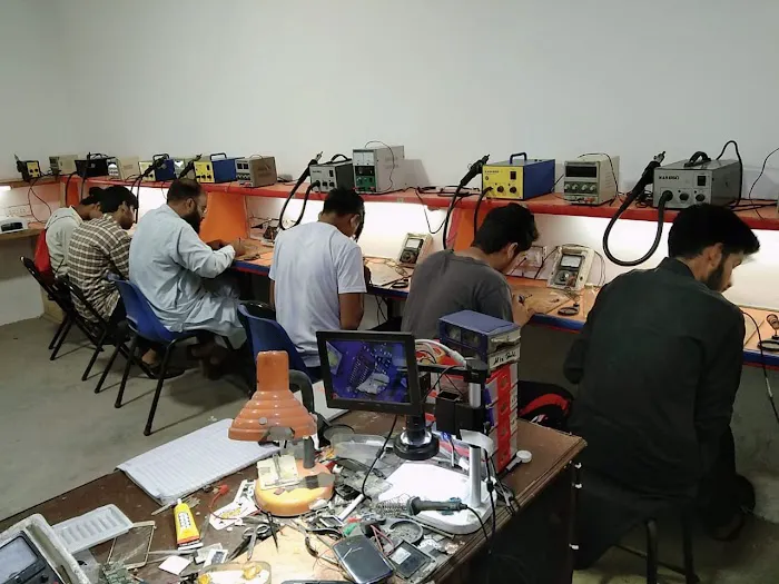 Links Mobile Repairing Institute Picture 7