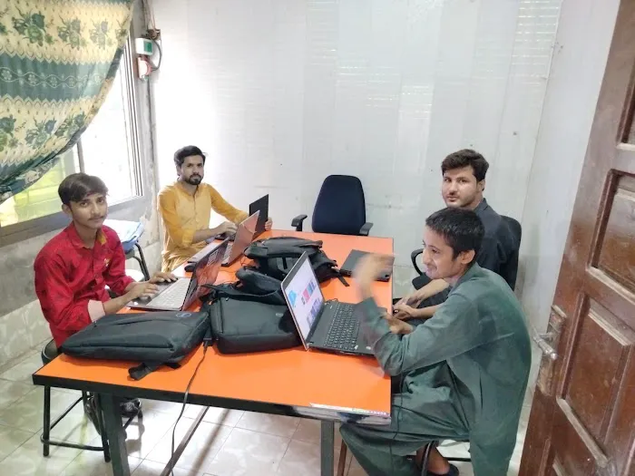 104DIGITAL COMPUTER COLLEGE LALIAN Picture 2