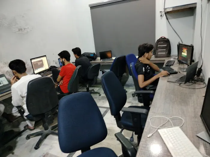 104DIGITAL COMPUTER COLLEGE LALIAN Picture 1