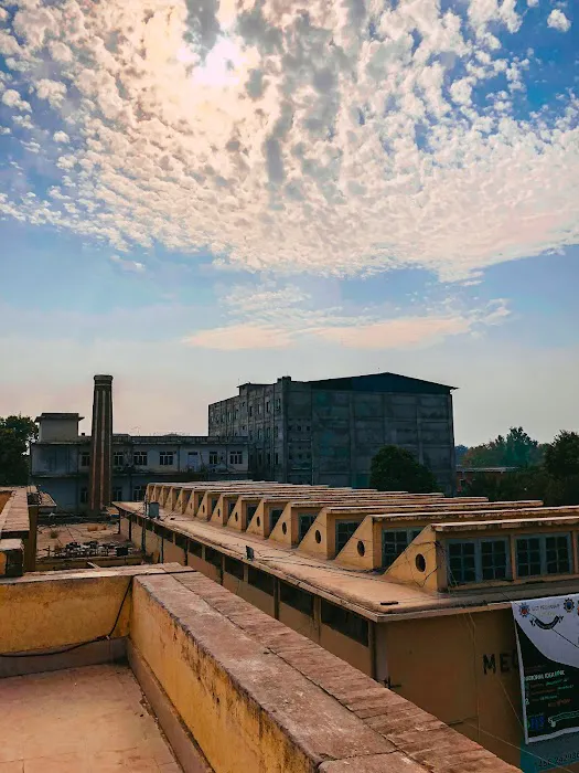 UET Peshawar Administration Block Picture 3
