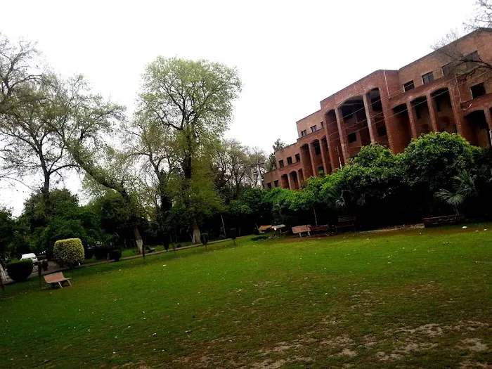 UET Peshawar Administration Block Picture 7