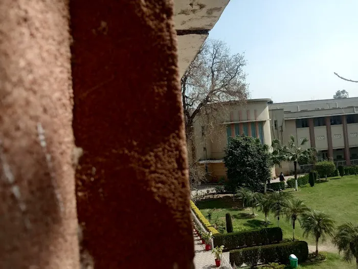 UET Peshawar Administration Block Picture 4